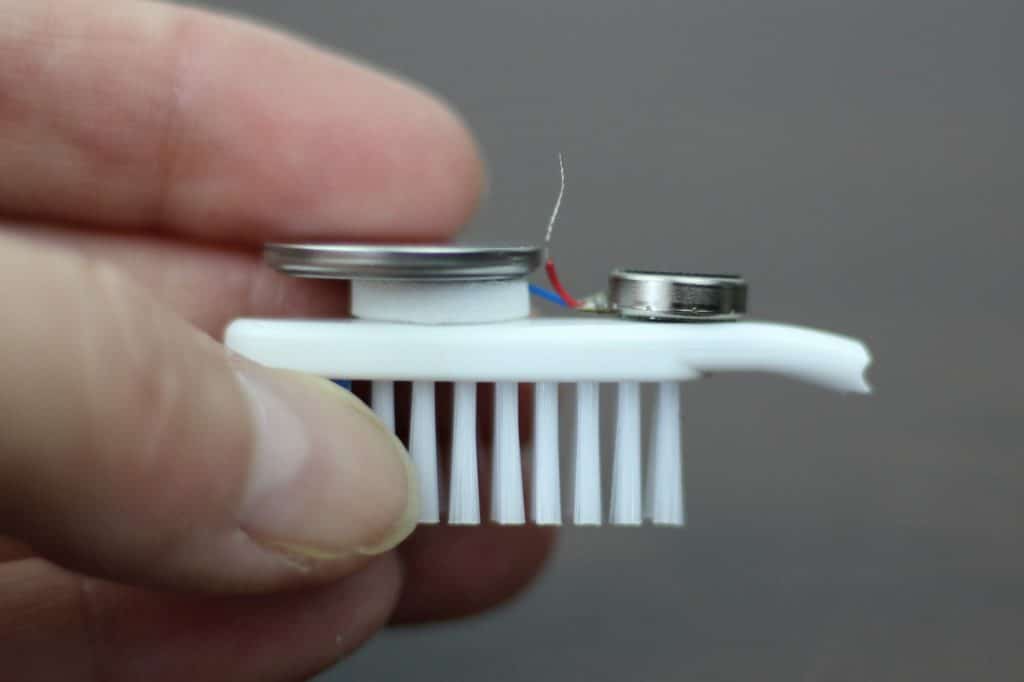 baterai pada sikat gigi
