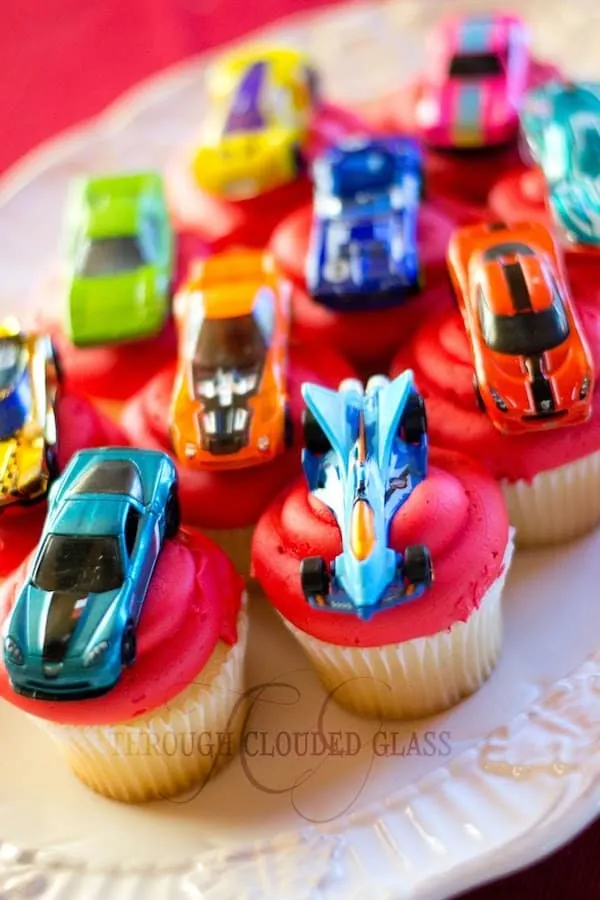 pinewood derby cupcakes with hot wheels