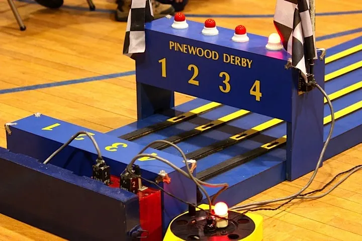 pinewood derby track
